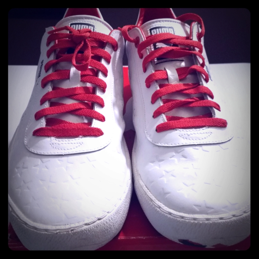 Low top red and white pumas tennis shoes